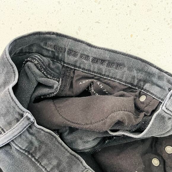 American Eagle Highest Rise 90s Boyfriend Distressed Black Jeans Women's 6 - Picture 6 of 7
